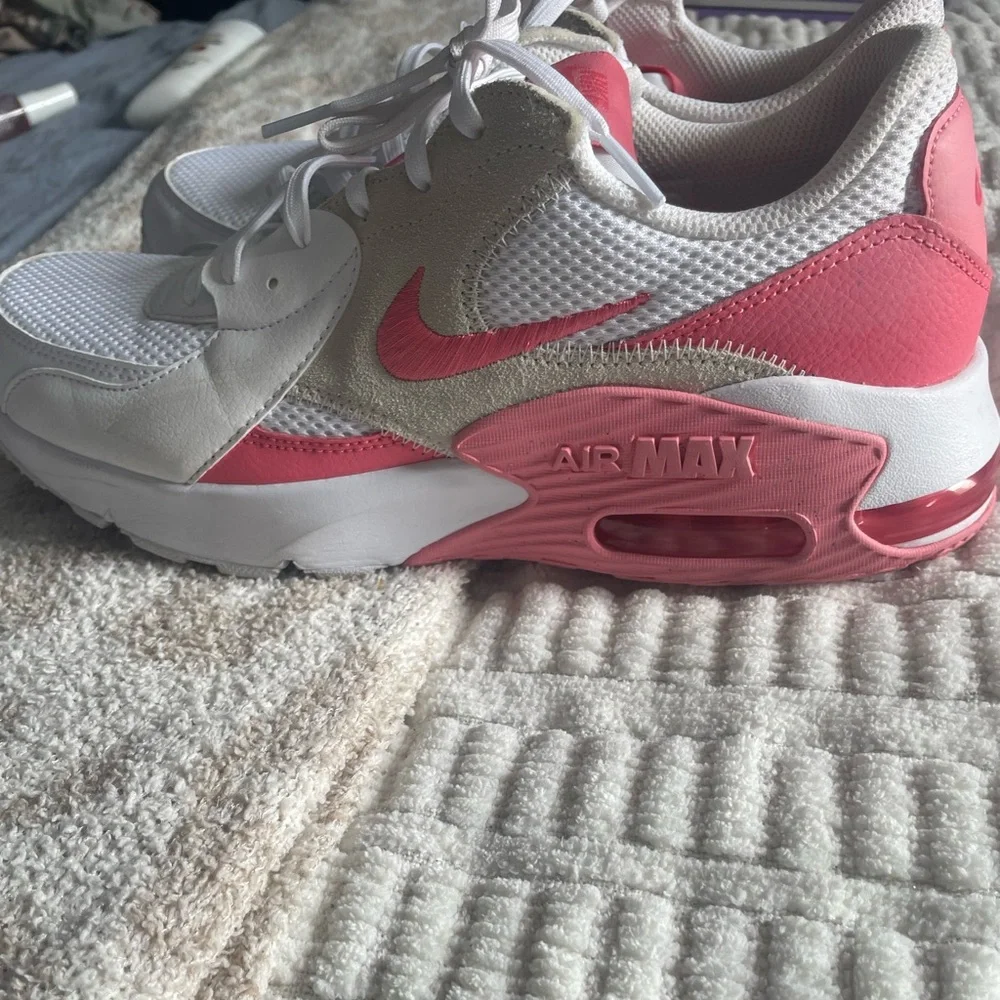 Nike Air Max White and Pink - Picture 2 of 7